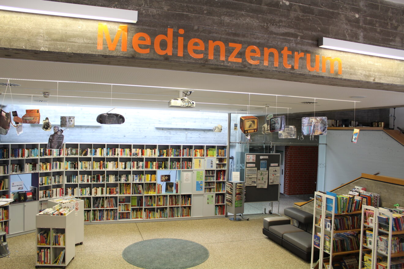 Leseclub, Herbst-Basteln, Stadtbücherei-Angebot im Medienzentrum