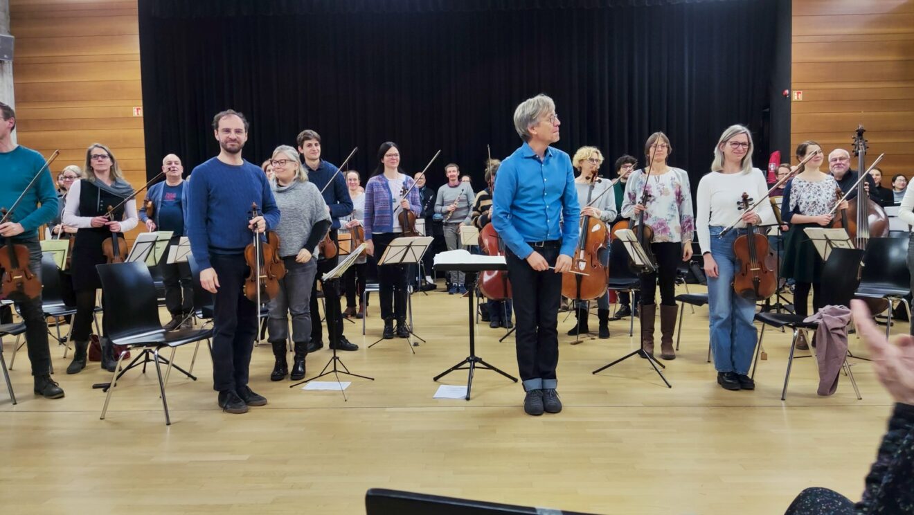Bis auf den letzten Platz gefüllt - die Heidelberger Sinfoniker begeistern den Emmertsgrund